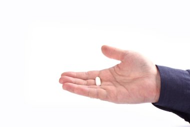 Beyaz arka plan üzerinde izole erkek Palm'da tıp tablet. Yakın çekim. Kopya alanı