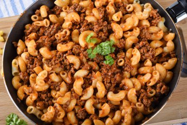 Yakın çekim. Makaroni po flotski Rus ulusal çanak.