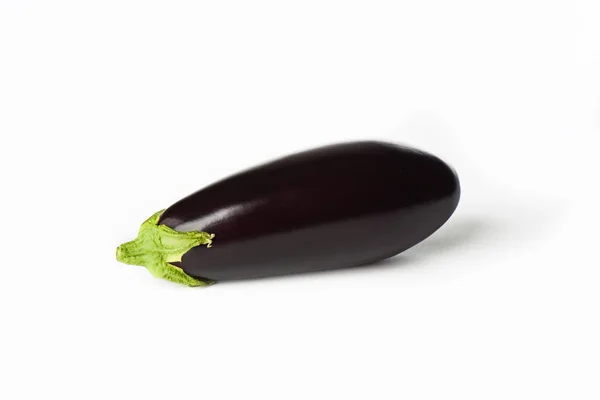 Aubergine ou aubergine isolée sur fond blanc. — Photo