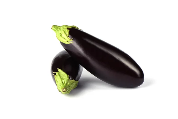 Deux aubergines ou aubergines isolées sur fond blanc . — Photo