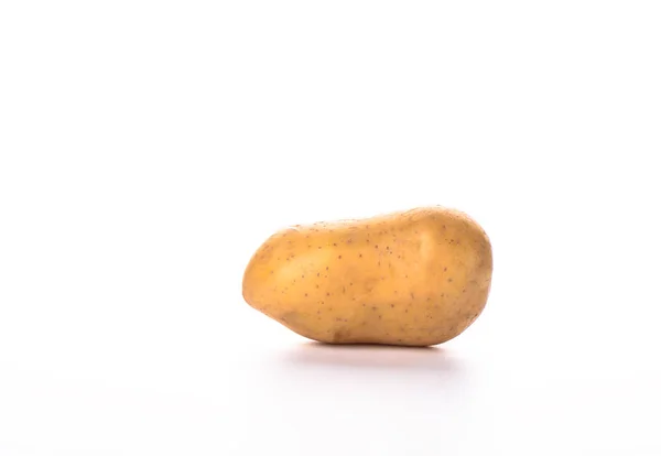 Potatis isolerad på vit bakgrund. Kopiera utrymme — Stockfoto