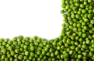 Beyaz bir arka planda izole yeşil bezelye. Boşluk Kopyala.