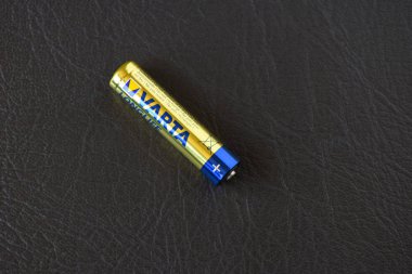 Moskova, Rusya Federasyonu - 24 Nisan 2019: Varta Aa bataryası. Varta Ag, merkezi Ellwangen, Germany'de bulunan Bir Alman elektronik şirketidir..