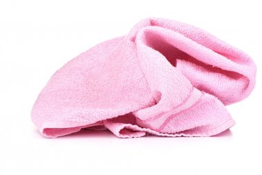 Beyaz arka planda izole pembe havlu.