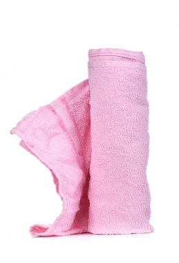 Beyaz arka planda izole pembe havlu.