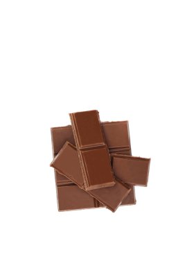 Sütorganik çikolata parçaları beyaz arka plan üzerinde izole.