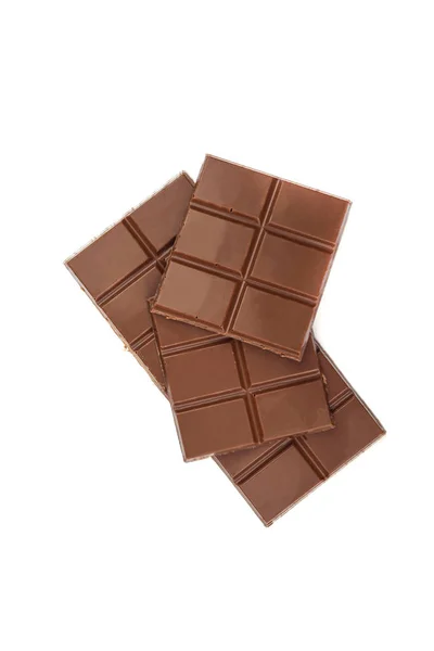 Barra de chocolate inteira e duas metades isoladas em fundo branco . — Fotografia de Stock
