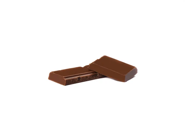 Porción de barra de chocolate aislada sobre fondo blanco sobre fondo blanco . —  Fotos de Stock