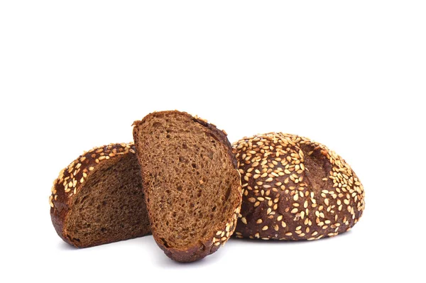 Malted bread with sesame isolated on white background. Sliced bread. — Stock Photo, Image