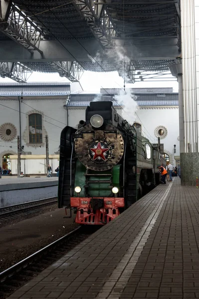 Moscú, Federación Rusa - 17 de agosto de 2019: tours en tren Moscú - Ryazan desde la estación de Kazán . — Foto de Stock