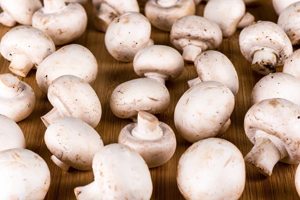 Frische Champignon Pilze Auf Einem Hölzernen Hintergrund Vollständiger Rahmen — Stockfoto