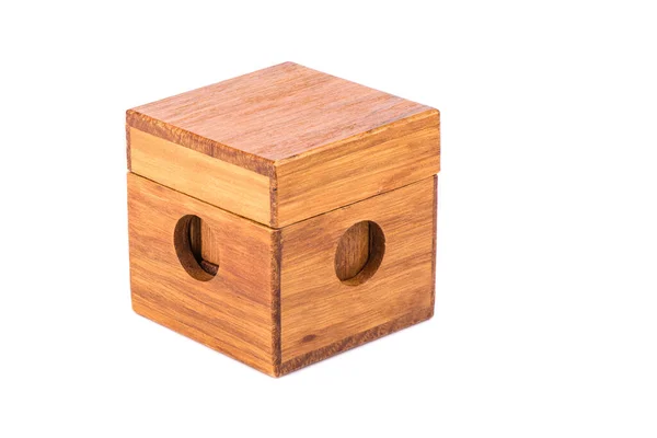 Trä pussel kub 7 i en stängd trälåda. — Stockfoto