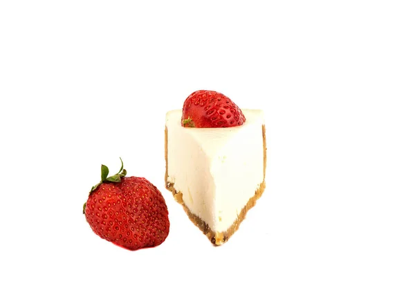 Morango Lado Uma Fatia Cheesecake Meia Baga Cima Bolo Queijo — Fotografia de Stock