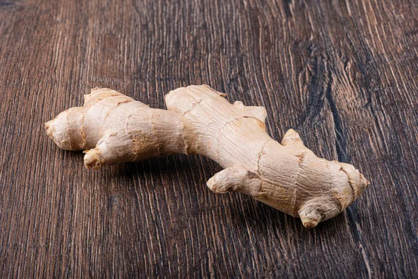 Frische Ingwerwurzel Auf Einer Holzoberfläche Aus Nächster Nähe Kopierraum — Stockfoto