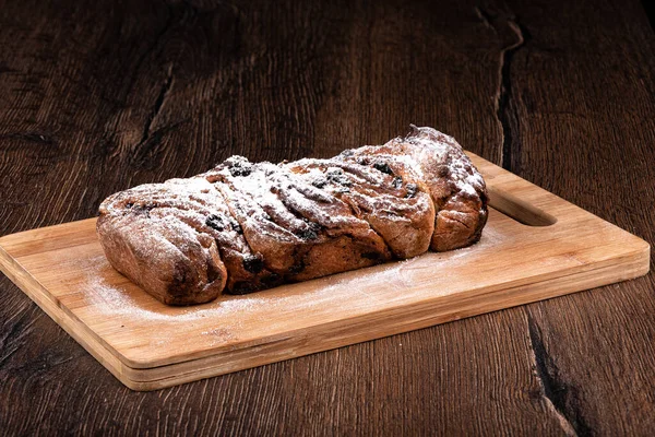 Köstliche Frische Hausgemachte Muffins Mit Rosinen Auf Einem Schneidebrett Hausgemachte — Stockfoto
