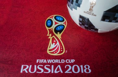8 Nisan 2018 Moskova, Rusya resmi top 2018 FIFA Dünya Kupası Adidas Telstar 18 ve bir takvim ile Dünya Kupası 201 sembolleri