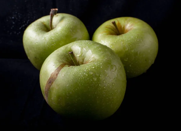 Green Apple Black Background — Stock Photo, Image