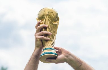 12 Haziran 2018 Moskova ' A adam tutarak bir kupa FIFA Dünya Kupası.