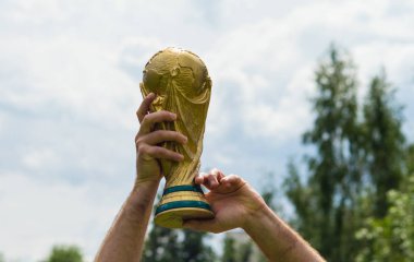 12 Haziran 2018 Moskova ' A adam tutarak bir kupa FIFA Dünya Kupası.