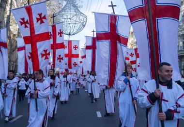 7 Ocak 2014. Tiflis, Gürcistan. Şota Rustaveli Tiflis Noel alayı Alilo Caddesi üzerinde katılımcıların ismini.