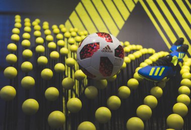 30 Haziran 2018. FIFA Dünya Kupası 2018 futbol playoff için resmi ball Adidas Telstar Mechta oyunları