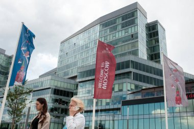 FIFA Konfederasyonlar Kupası 2017 Tsvetnoy Bulvarı Moskova'da sembollerin bayraklarıyla Moskova, Rusya - 17 Haziran 2017.