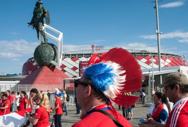 Moskova, Rusya - 18 Haziran 2017 hayranları Şili milli takımının FIFA Konfederasyon Kupası 2017 Kamerun Milli takımlar ve Şili arasında grup sahne maç başlamadan önce Moskova'da Spartak stadium yakınındaki.