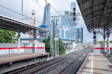 Moskova, Rusya - 22 Haziran 2017 elektrikli tren Lastochka Moskova Merkezi halka Shelepikha istasyonunda.