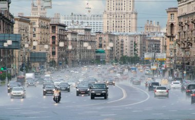 Moskova, Rusya - 22 Haziran 2017 otomobil trafik Kutuzov Avenue, Moskova.