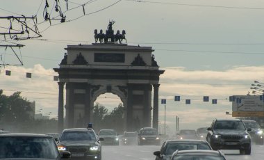 Moskova, Rusya - 22 Haziran 2017 otomobil trafik Kutuzov Avenue, Moskova.