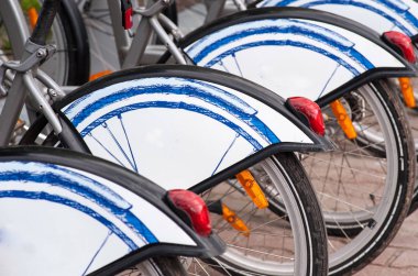 Moscow, Rusya Federasyonu - 24 Haziran 2017 otopark Bisiklet Kiralama Moskova'da Sokolnicheskaya meydanında.