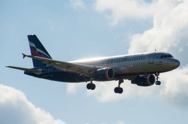  Sheremetyevo, Moscow Region, Rusya Federasyonu - 28 Haziran 2017: Airbus A320 Aeroflot havayolları Sheremetyevo Uluslararası Havaalanı'nda bir iniş yapar.