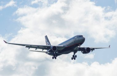  Sheremetyevo, Moscow Region, Rusya Federasyonu - 28 Haziran 2017: Airbus A330 Aeroflot havayolları Sheremetyevo Uluslararası Havaalanı'nda bir iniş yapar.