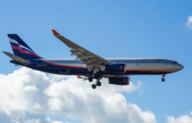  Sheremetyevo, Moscow Region, Rusya Federasyonu - 28 Haziran 2017: Airbus A330 Aeroflot havayolları Sheremetyevo Uluslararası Havaalanı'nda bir iniş yapar.