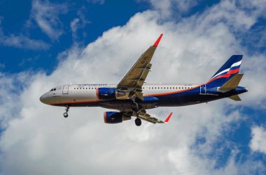  Sheremetyevo, Moscow Region, Rusya Federasyonu - 28 Haziran 2017: Airbus A320 Aeroflot havayolları Sheremetyevo Uluslararası Havaalanı'nda bir iniş yapar.