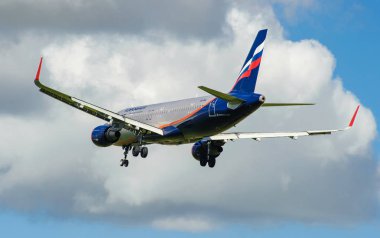  Sheremetyevo, Moscow Region, Rusya Federasyonu - 28 Haziran 2017: Airbus A320 Aeroflot havayolları Sheremetyevo Uluslararası Havaalanı'nda bir iniş yapar.