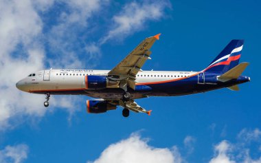  Sheremetyevo, Moscow Region, Rusya Federasyonu - 28 Haziran 2017: Airbus A320 Aeroflot havayolları Sheremetyevo Uluslararası Havaalanı'nda bir iniş yapar.