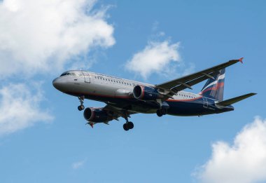  Sheremetyevo, Moscow Region, Rusya Federasyonu - 28 Haziran 2017: Airbus A320 Aeroflot havayolları Sheremetyevo Uluslararası Havaalanı'nda bir iniş yapar.