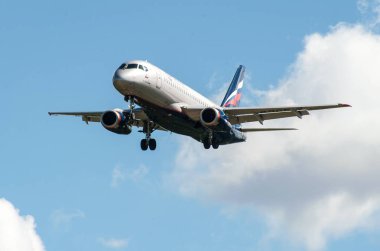 Sheremetyevo, Moscow Region, Rusya Federasyonu - 28 Haziran 2017: Sukhoi Superjet 100 (Ssj 100-95b) Aeroflot havayolları Sheremetyevo Uluslararası Havaalanı'nda bir iniş yapar.
