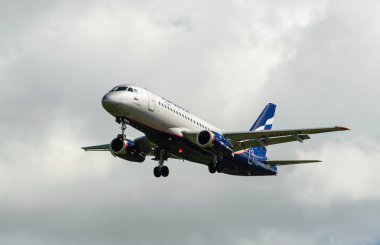 Sheremetyevo, Moscow Region, Rusya Federasyonu - 28 Haziran 2017: Sukhoi Superjet 100 (Ssj 100-95b) Aeroflot havayolları Sheremetyevo Uluslararası Havaalanı'nda bir iniş yapar.