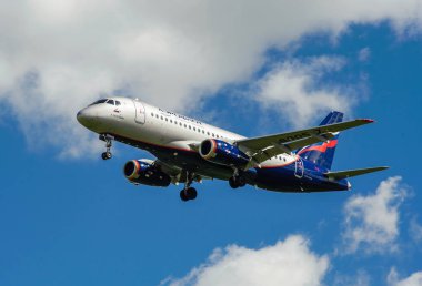 Sheremetyevo, Moscow Region, Rusya Federasyonu - 28 Haziran 2017: Sukhoi Superjet 100 (Ssj 100-95b) Aeroflot havayolları Sheremetyevo Uluslararası Havaalanı'nda bir iniş yapar.