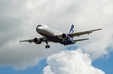  Sheremetyevo, Moscow Region, Rusya Federasyonu - 28 Haziran 2017: Airbus A320 Aeroflot havayolları Sheremetyevo Uluslararası Havaalanı'nda bir iniş yapar.