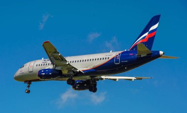 Sheremetyevo, Moscow Region, Rusya Federasyonu - 28 Haziran 2017: Sukhoi Superjet 100 (Ssj 100-95b) Aeroflot havayolları Sheremetyevo Uluslararası Havaalanı'nda bir iniş yapar.
