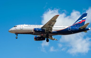 Sheremetyevo, Moscow Region, Rusya Federasyonu - 28 Haziran 2017: Sukhoi Superjet 100 (Ssj 100-95b) Aeroflot havayolları Sheremetyevo Uluslararası Havaalanı'nda bir iniş yapar.