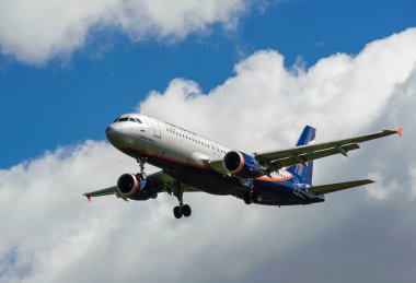 Sheremetyevo, Moscow Region, Rusya Federasyonu - 28 Haziran 2017: Airbus A320 Aeroflot havayolları Sheremetyevo Uluslararası Havaalanı'nda bir iniş yapar.