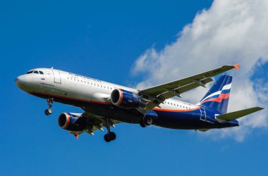  Sheremetyevo, Moscow Region, Rusya Federasyonu - 28 Haziran 2017: Airbus A320 Aeroflot havayolları Sheremetyevo Uluslararası Havaalanı'nda bir iniş yapar.