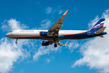  Sheremetyevo, Moscow Region, Rusya Federasyonu - 28 Haziran 2017: Airbus A321 Aeroflot havayolları Sheremetyevo Uluslararası Havaalanı'nda bir iniş yapar.
