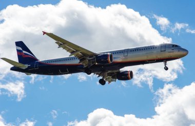  Sheremetyevo, Moscow Region, Rusya Federasyonu - 28 Haziran 2017: Airbus A321 Aeroflot havayolları Sheremetyevo Uluslararası Havaalanı'nda bir iniş yapar.