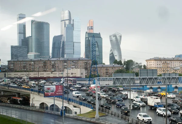 Moskova, Rusya - 22 Haziran 2017 otomobil trafik üçüncü taşıma halkası ve iş merkezi Moskova şehir Moskova.