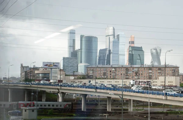 Moskova, Rusya - 22 Haziran 2017 otomobil trafik üçüncü taşıma halkası ve iş merkezi Moskova şehir Moskova.